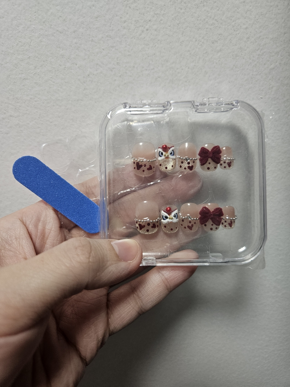 False Nail Set with Burgundy Bow and Neutral Base Size Small